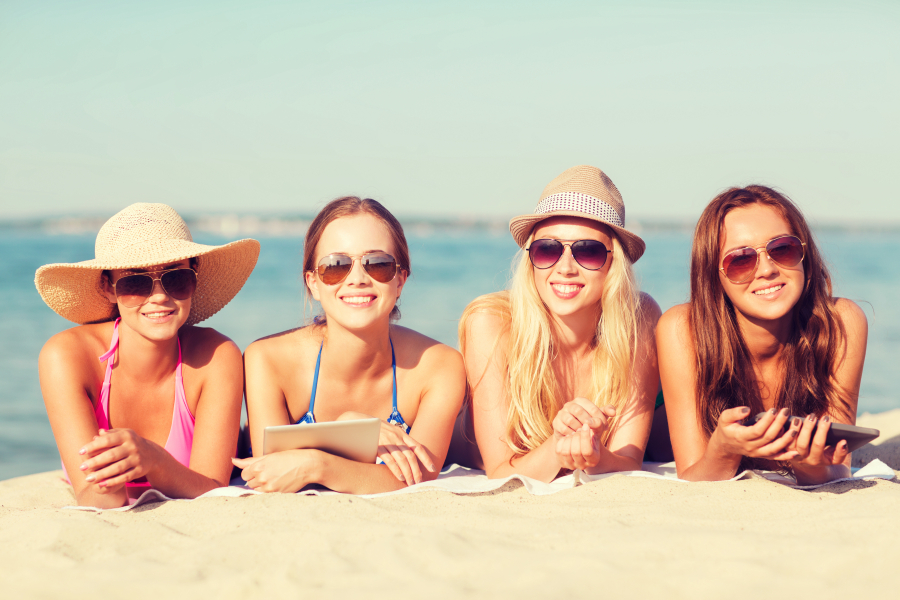 groupe d'amies sur une plage Pyrénées-Orientales